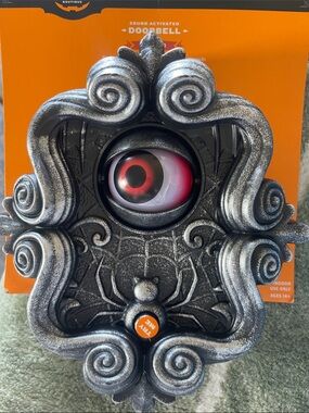 NIB Target Hyde & Eek Halloween eerie doorbell